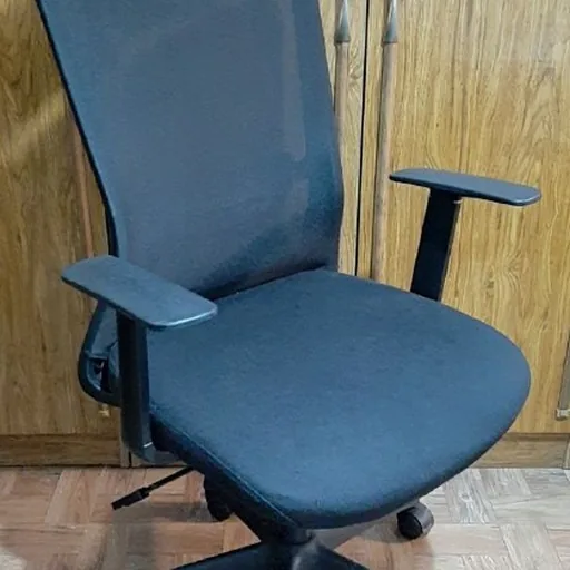 Офисное кресло