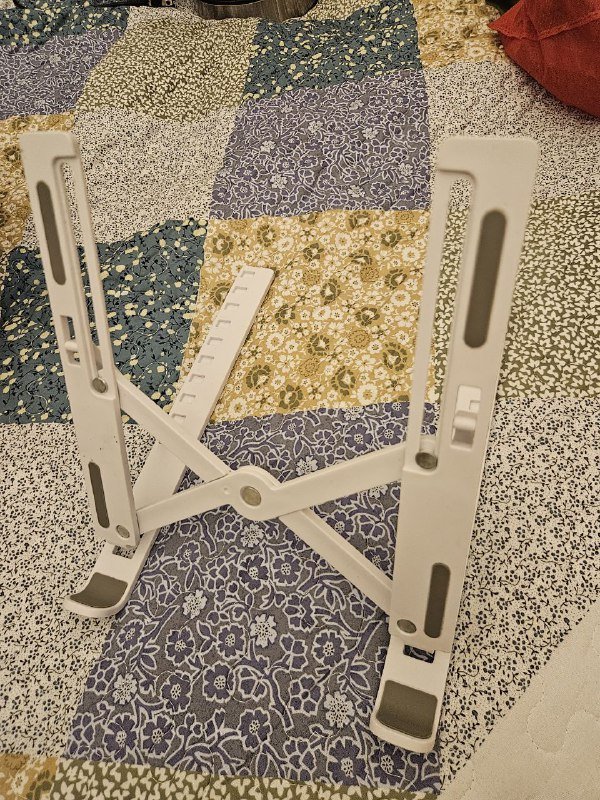 Подставка для ноутбука или планшета пластиковая