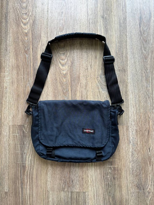 Брюки Napapijri, Поло Versace, Свитшот Lyle&Scott, Джемпер Sergio Tacchini, Шорты Carhartt, Мессенджер Eastpak, Поло Stone Island, Джинсы Diesel, Рюкзак Eastpak 6