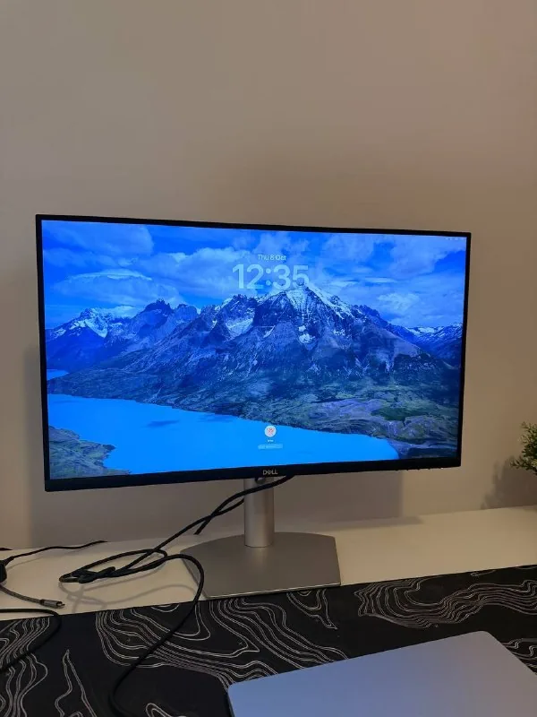 Dell S2722DC monitor, Apple Magic Trackpad, Apple Magic Keyboard, Logitech Brio 300, IKEA Elloven 1