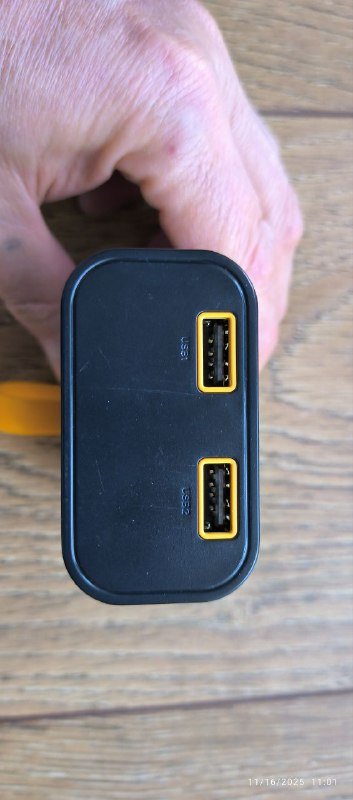 Кейс Пауер Банк для батареек 18650 с фонариком 4