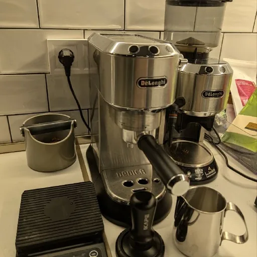 Кофеварка De'Longhi, кофемолка De'Longhi, тампер, весы, нок-бокс, питчер