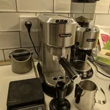 Кофеварка De'Longhi, кофемолка De'Longhi, тампер, весы, нок-бокс, питчер 1
