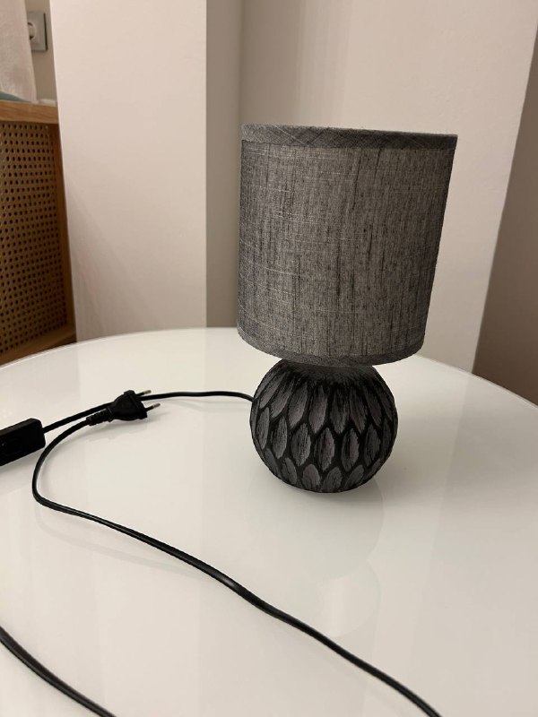 Рабочий стол, журнальный столик, кресло, лампа 9