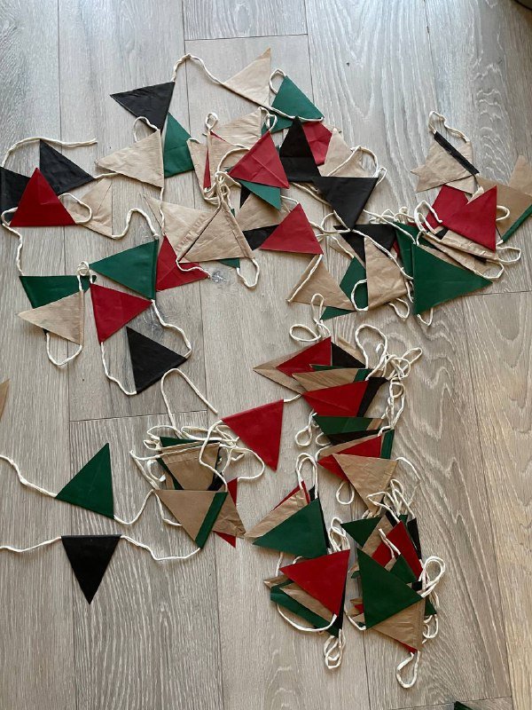 Бумажные флажки на трикотажной нити 2