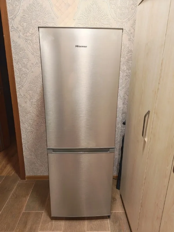 Холодильник Hisense RD-23DC Silver 1
