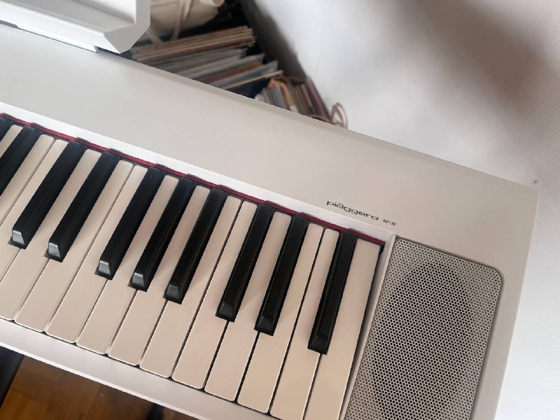 Цифровое пианино Yamaha Piaggero NP-32 3