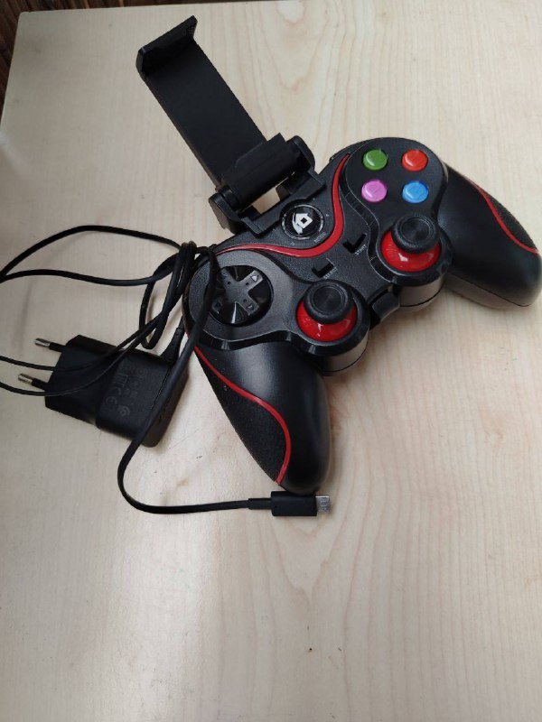 Игровой контроллер с зарядкой для iPhone и Android