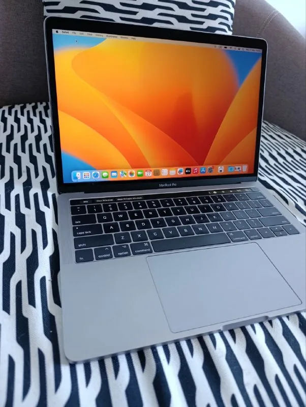 MacBook Pro 13.3 TouchBar 1