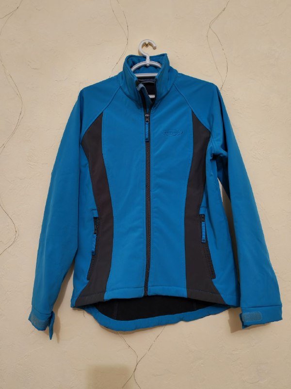 Спортивная ветровка, худи, укороченный свитшот, платье-миди, сумка, спортивный рюкзак