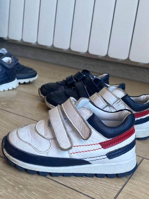 Детские кожаные кроссовки размер 24 2