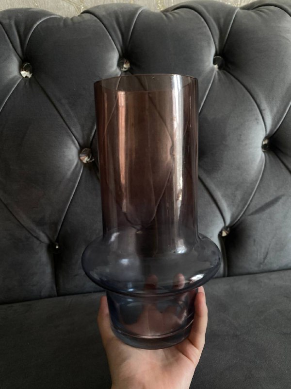 лампа настольная, тумбочка, ваза, блендер, бокалы, робот пылесос, пальто, вешалка, кофта 4