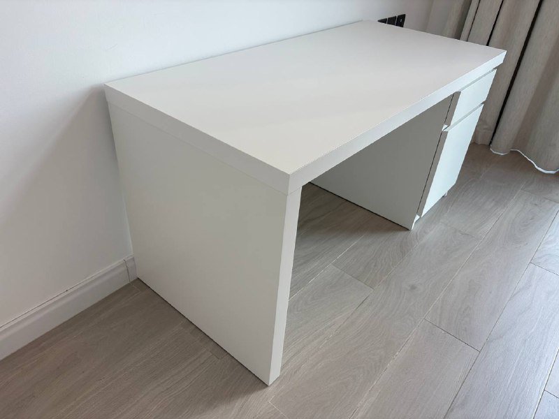 Стол IKEA белый для работы или косметический 3