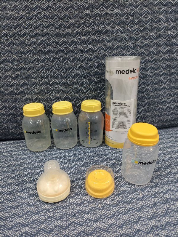 Бутылочка Medela, контейнеры, плед, ниблер, нагрудник, матрасик