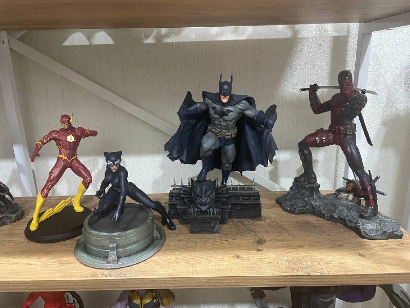 коллекция фигурок Marvel и DC