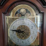 Часы, люстра, столик с зеркалом, шкаф, кровать, тумба, вазы, чашки 3