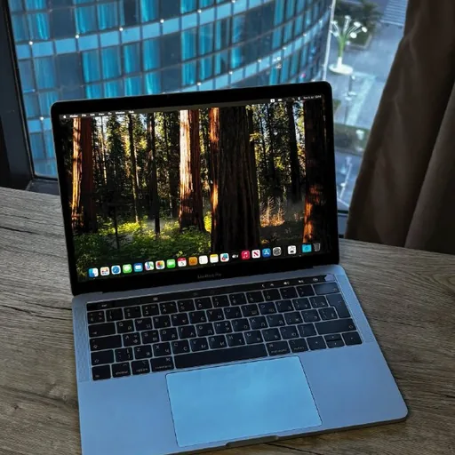 MacBook Pro 13 2019 16GB 256GB