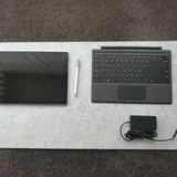 Microsoft Surface Pro 5 с клавиатурой и зарядным устройством 3