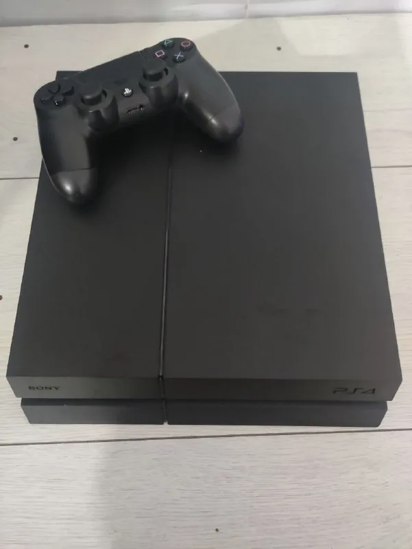 Sony PlayStation 4 Fat 1TB, Franko 32-inch TV 1