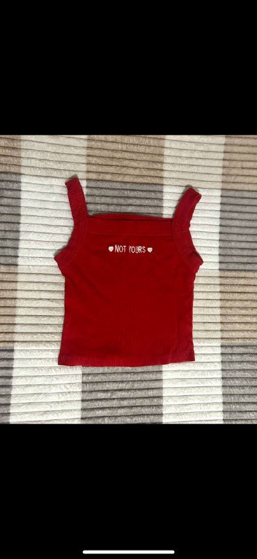 Юбка миди из денима, красный топ с вышивкой 2