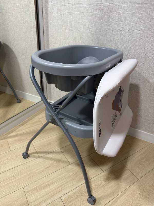 Пеленальный стол и ванночка с горкой Lionelo 3