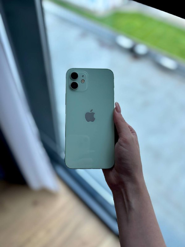 iPhone 14, iPhone 12, AirPods 3, Nintendo Switch 4