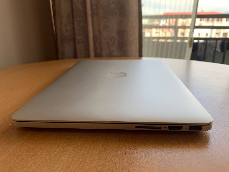 MacBook Pro 2015, i5 2,7ghz, 8GB RAM, SSD 128GB 3