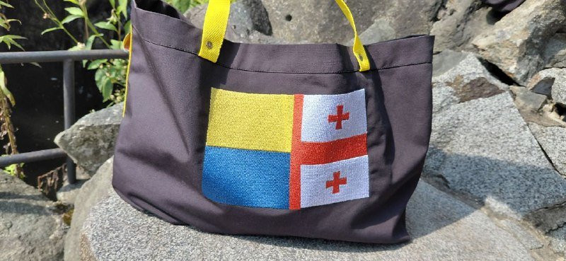 Машинная вышивка на ткани и сумках 2