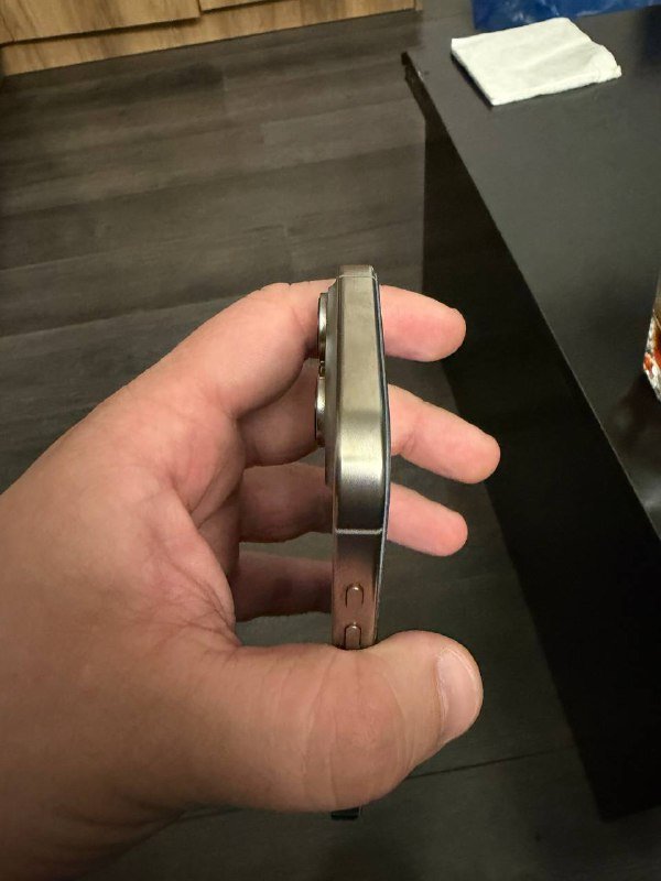 iPhone 16 Pro 256GB с чехлом Pitaka 5