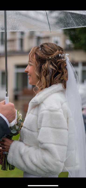 Свадебное платье с фатой, заколкой и муфтой 4