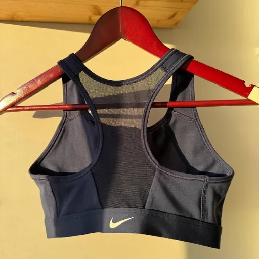 Спортивный топ Nike