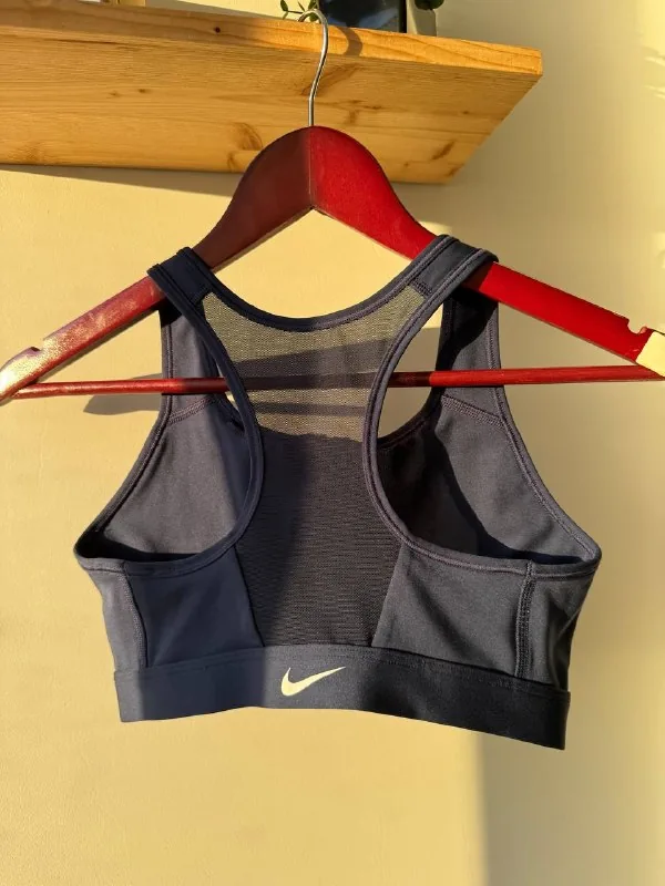 Спортивный топ Nike 1