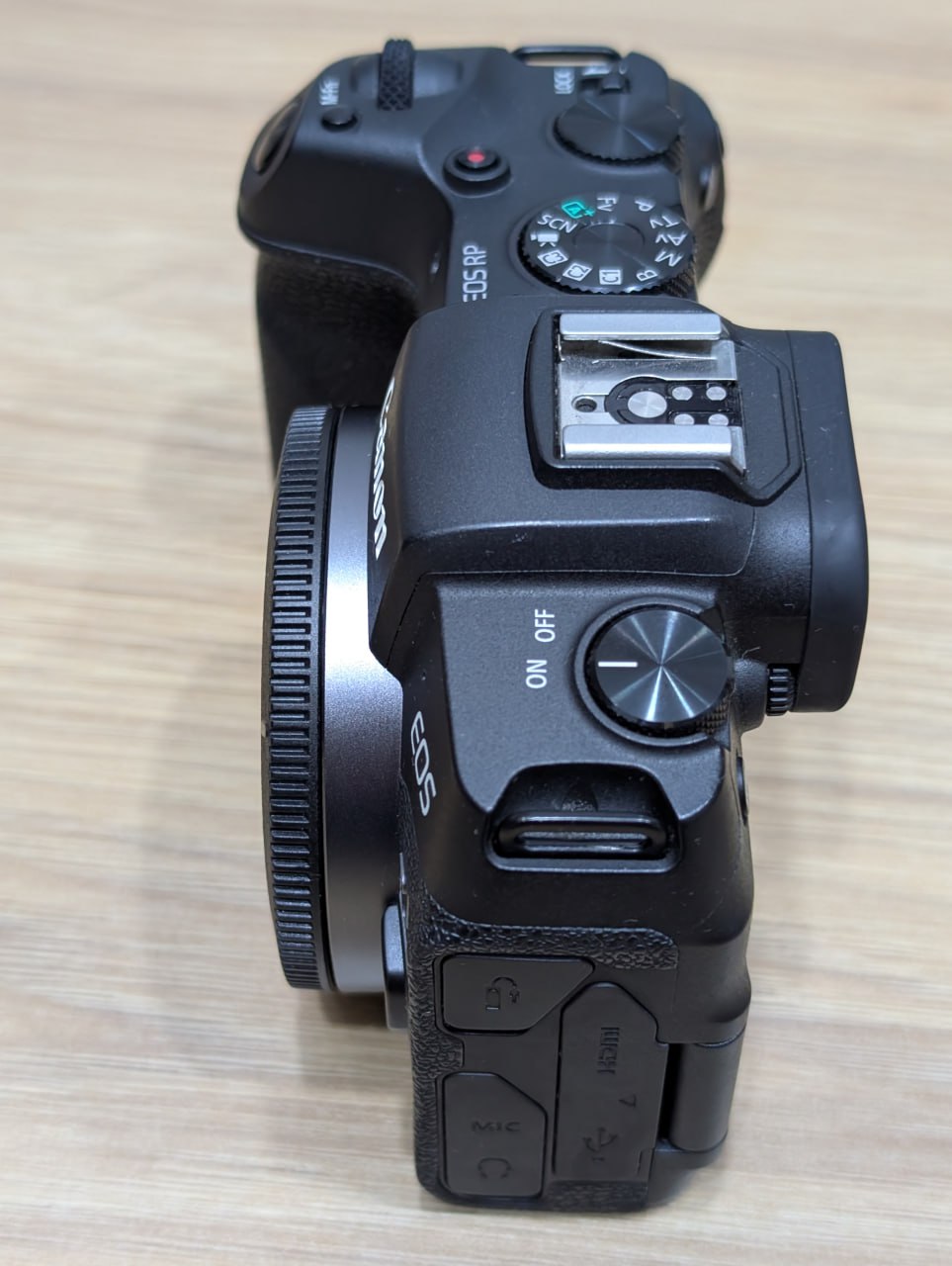 Камера Canon EOS RP body, аккумулятор, зарядное устройство 6