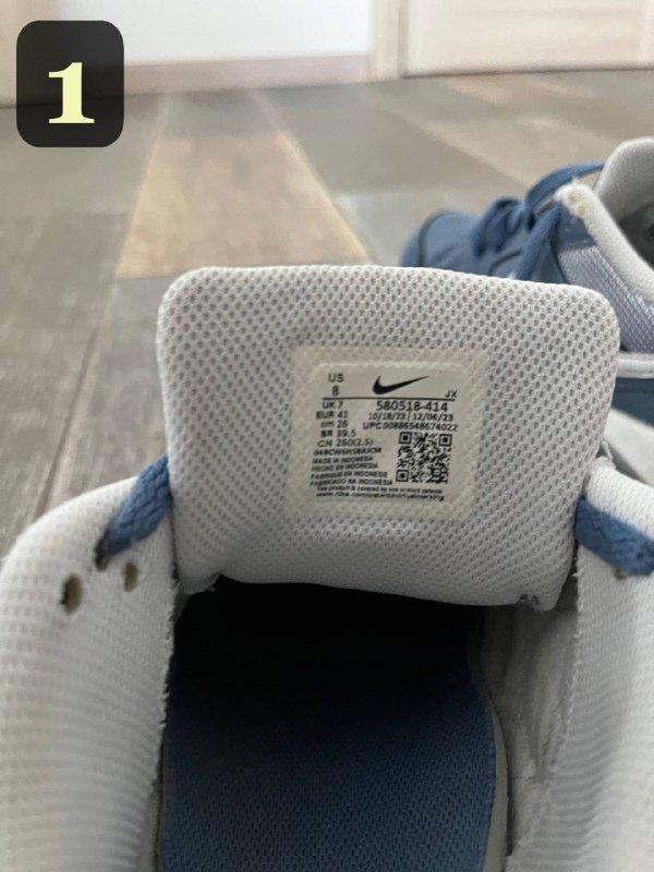 Кроссовки Nike air max, чехол для ноутбука, очки, шорты Найк, футболка Адидас, зарядка, мышка Logitech, подставка для телефона, клавиатура, книга