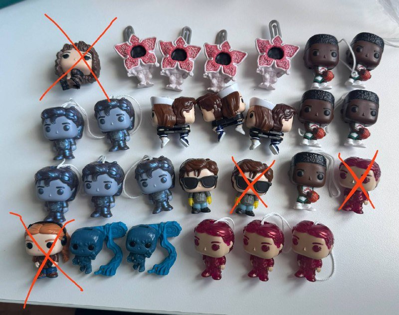 Фигурки из киндера Очень странные дела, коллекция