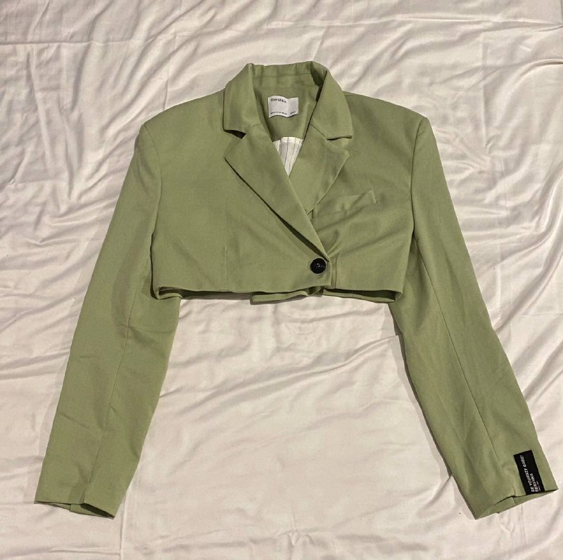 Укороченный пиджак Bershka оливкового цвета 2
