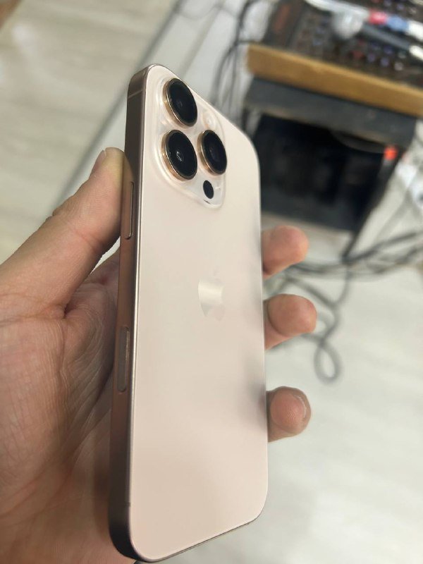 iPhone 16 Pro 256 ГБ Золотой Титан 5