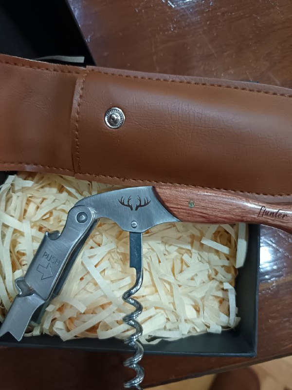 Corkscrew with leather case 2