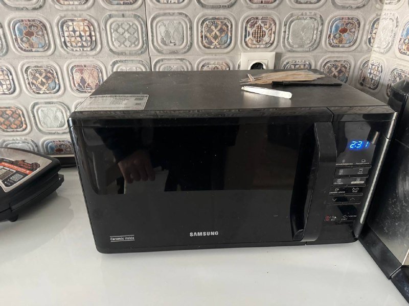 Мусорка маленькая, пуфик, плед, одеяло, грильница, гирлянда, микроволновая печь, роутер, набор посуды 5