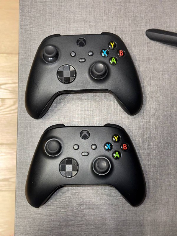 Xbox Series X 1ТБ с двумя джойстиками и играми 2
