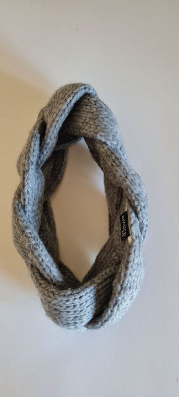 Снуд Cornelle, повязка H&M, кроссовки Vogg, колготки Calzedonia, чулки Calzedonia 3