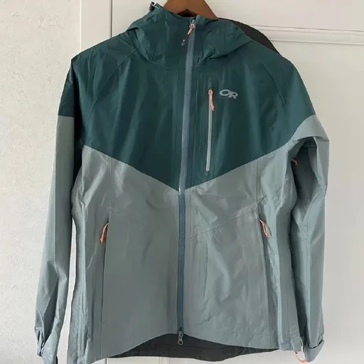 Куртка Outdoor Research Gore-Tex, ботинки Adidas Terrex, штаны, рюкзак, футболка, термос, подушка, худи, кепка, панамы