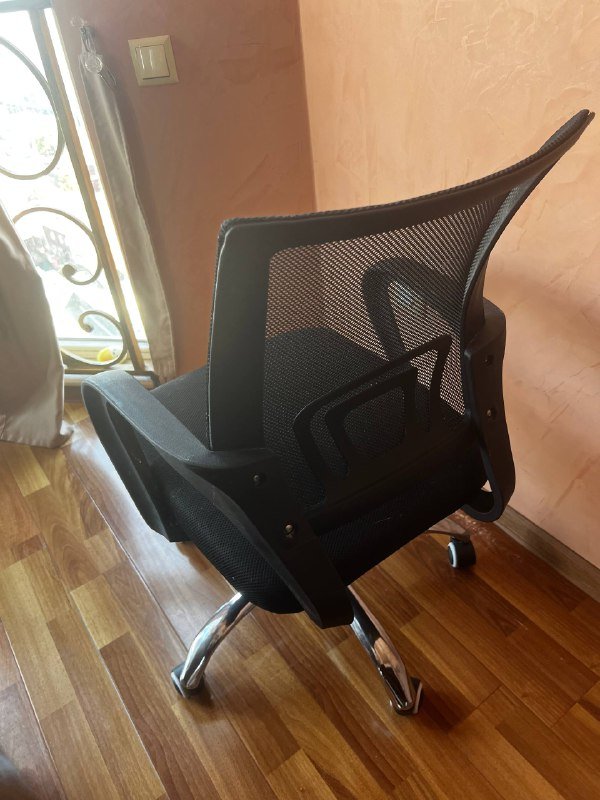 Стул офисный с мягким сиденьем 2