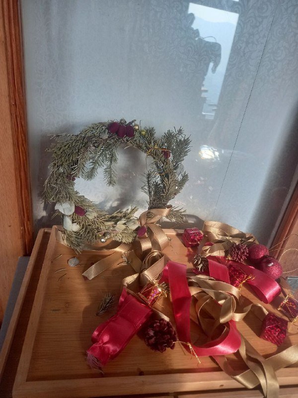 Праздничный набор с елкой и украшениями 6