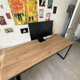 Монитор Samsung, стол, офисный стул, клавиатура Logitech 3