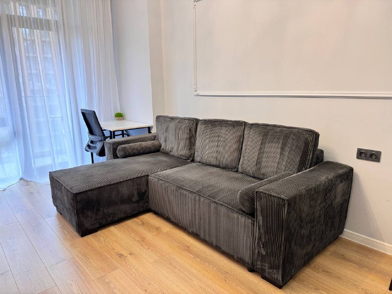 Диван угловой тёмно-серый, торшер в подарок