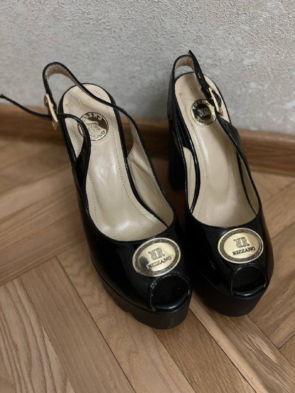 женская обувь летняя коллекция бежевые черные белые босоножки ботфорты 4