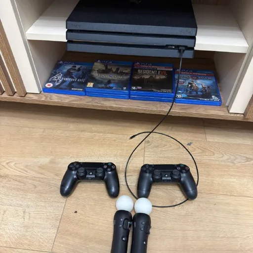 PS4 Pro, 2 джойстика, 6 дисков