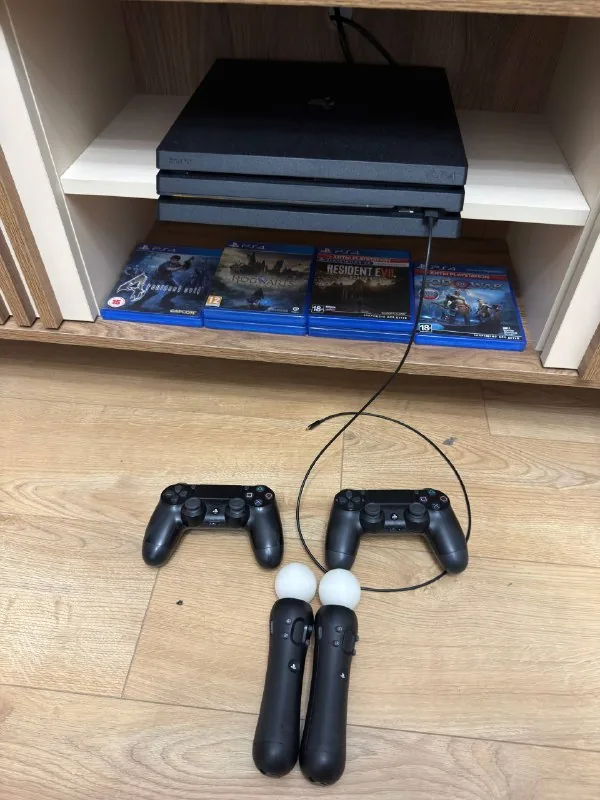 PS4 Pro, 2 джойстика, 6 дисков