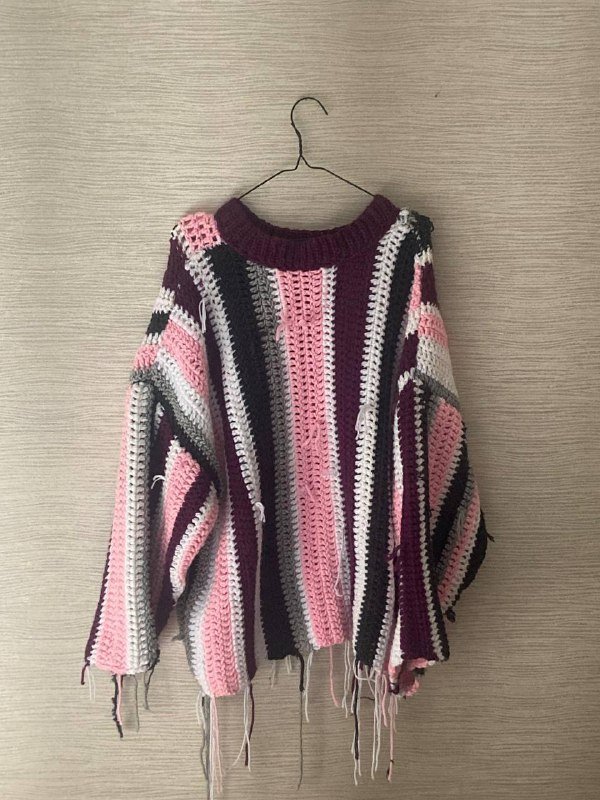 Пиджак в желтую клетку, Пиджак в красную клетку, Темно-синий пиджак, Свитер ручной вязки, Леопардовый платок 4